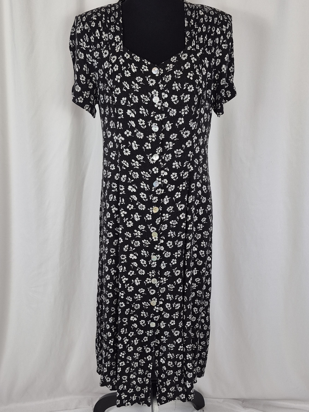 C Studio Vintage 90s Black and White Floral Button-Front Dress - Size 6
